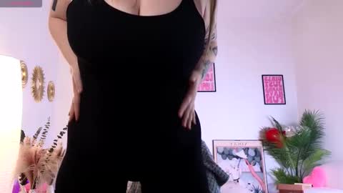 Call me Aphrodite online show from March 4, 2026, 7:25 am