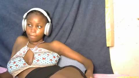 lovly_lastborn online show from October 14, 2025, 8:37 am