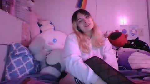 lovrgirl888 online show from April 17, 2026, 9:29 pm