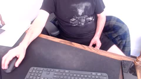 lreed090 online show from March 5, 2025, 6:01 pm