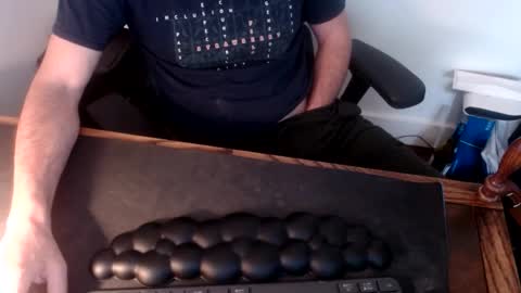 lreed090 online show from April 14, 2026, 7:20 pm