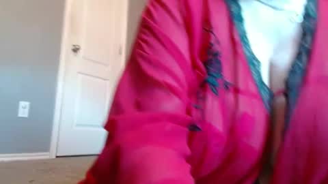 ltkinkygirl75 online show from November 12, 2025, 2:06 pm