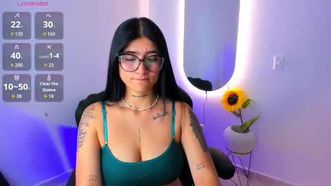 Luana online show from December 17, 2025, 12:00 pm