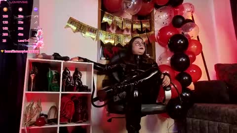 luanadabbraccio_ online show from April 30, 2026, 2:01 pm