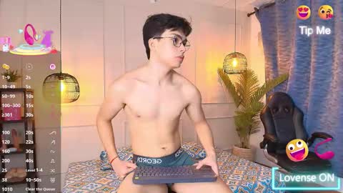 lUAN online show from March 12, 2026, 11:49 am