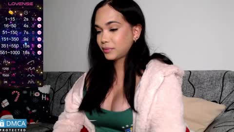 luara_ online show from December 7, 2024, 1:51 pm