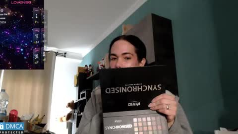 luara_ online show from April 14, 2026, 7:58 am