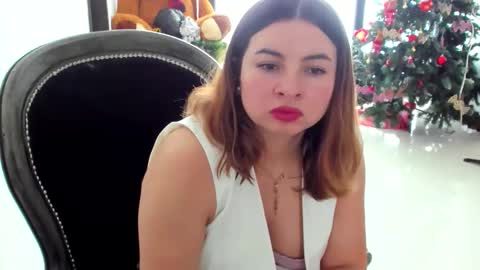 luara__01__lecat_1 online show from December 18, 2025, 5:41 pm