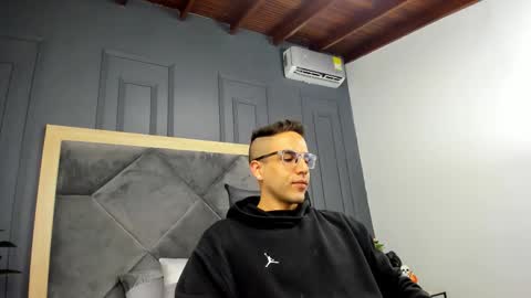 luca_morettii online show from October 7, 2025, 12:24 pm