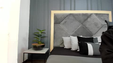 luca_morettii online show from November 11, 2025, 12:05 pm