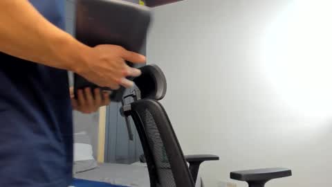 luca_morettii online show from January 12, 2026, 11:54 pm