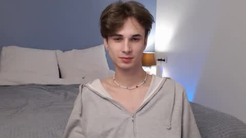 lucacharm online show from February 26, 2025, 10:42 pm