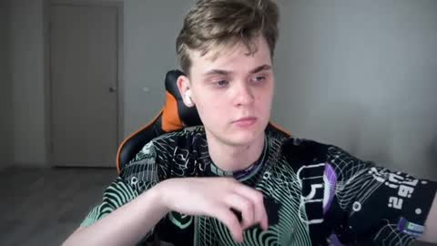 Lucas Gill online show from December 25, 2024, 2:13 pm