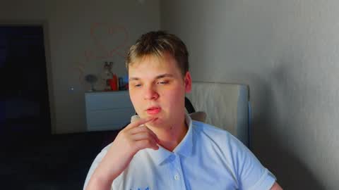 Lucas Gill online show from December 16, 2025, 11:48 am