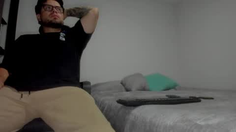 lucas_estrada1 online show from April 1, 2026, 3:51 am