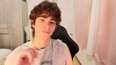 Snapshot of lucas_xo chatting on September 23, 2025, 11:30 pm lucas_xo online show from September 23, 2025, 11:30 pm