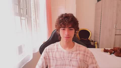 Snapshot of lucas_xo chatting on October 9, 2025, 3:43 pm lucas_xo online show from October 9, 2025, 3:43 pm