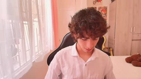 Snapshot of lucas_xo chatting on October 15, 2025, 8:42 pm lucas_xo online show from October 15, 2025, 8:42 pm