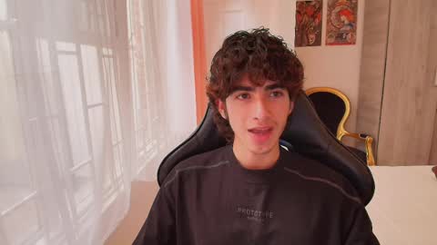 Snapshot of lucas_xo chatting on October 16, 2025, 7:26 pm lucas_xo online show from October 16, 2025, 7:26 pm