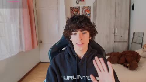 lucas_xo online show from December 22, 2025, 9:01 pm