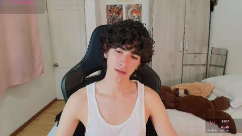 lucas_xo online show from May 7, 2026, 2:06 am