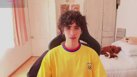 lucas_xo online show from May 8, 2026, 4:12 pm