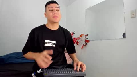 LUCAS TORREZ online show from December 23, 2025, 4:32 am