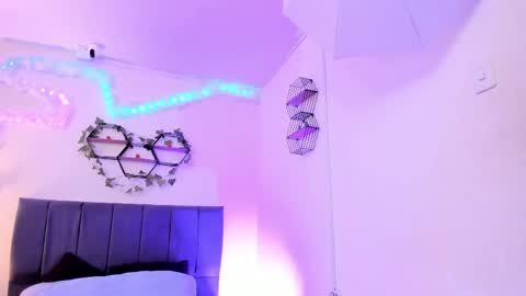 Lucero  online show from April 11, 2026, 3:33 am