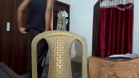 luci_ri online show from April 19, 2026, 2:11 am