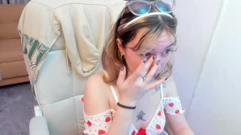 lucia_copper online show from December 3, 2025, 11:52 am