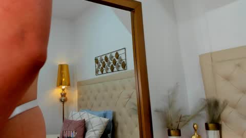 lucia_lorenz online show from April 10, 2026, 11:26 am