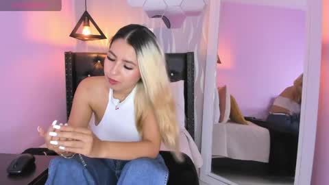Snapshot of lucia_rios chatting on June 1, 2026, 7:15 pm Lucia online show from June 1, 2026, 7:15 pm