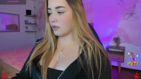 lucia star  online show from February 16, 2025, 2:09 am