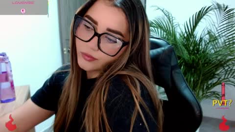 lucia star  online show from April 10, 2026, 11:31 pm