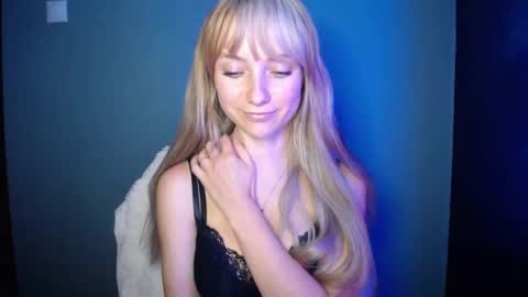 Lucy online show from September 25, 2025, 7:39 pm