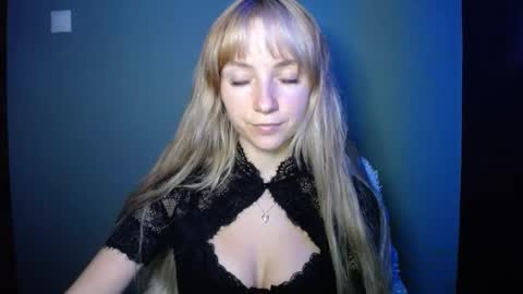 Lucy online show from September 26, 2025, 8:02 pm