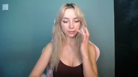 Snapshot of luciacam20 chatting on June 23, 2026, 12:36 pm Lucy online show from June 23, 2026, 12:36 pm