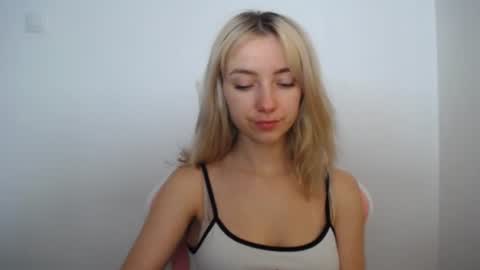 Snapshot of luciacam20 chatting on July 18, 2026, 6:28 am Lucy online show from July 18, 2026, 6:28 am