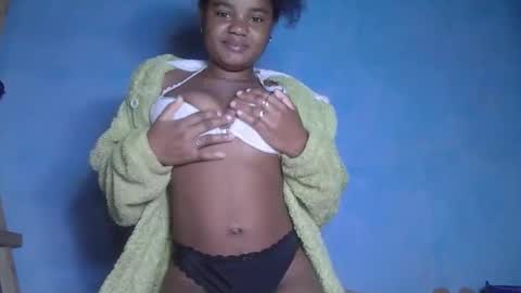 Snapshot of luciana012 chatting on September 23, 2025, 6:27 am luciana012 online show from September 23, 2025, 6:27 am