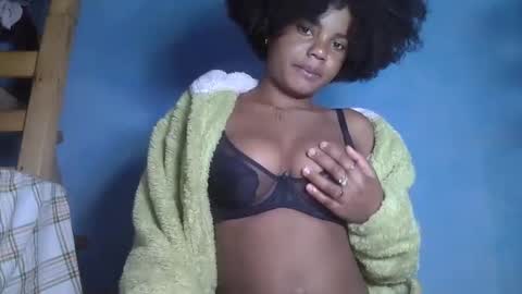 Snapshot of luciana012 chatting on September 23, 2025, 7:39 pm luciana012 online show from September 23, 2025, 7:39 pm