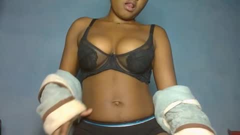 Snapshot of luciana012 chatting on October 16, 2025, 6:42 pm luciana012 online show from October 16, 2025, 6:42 pm