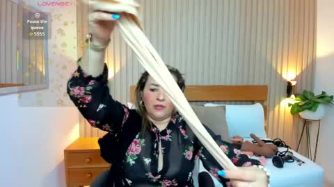 Luciana online show from May 21, 2026, 12:23 pm