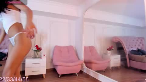 Snapshot of luciana_roa chatting on September 23, 2025, 8:23 pm Luciana online show from September 23, 2025, 8:23 pm