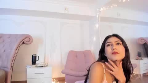 Snapshot of luciana_roa chatting on October 17, 2025, 8:55 pm Luciana online show from October 17, 2025, 8:55 pm