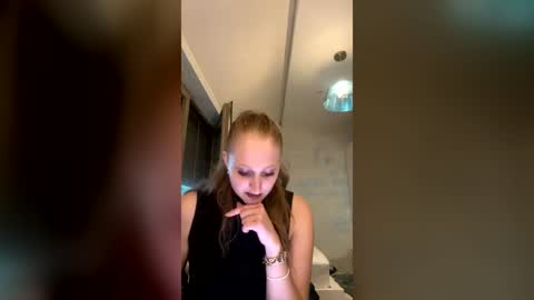Snapshot of lucianamol chatting on July 26, 2026, 4:20 am lucianamol online show from July 26, 2026, 4:20 am