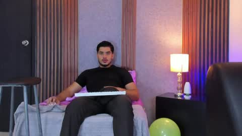 Snapshot of luciano_vitale_ chatting on July 6, 2026, 12:24 pm Luciano online show from July 6, 2026, 12:24 pm
