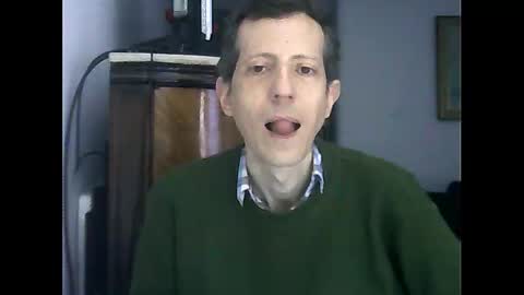 Snapshot of lucianoaxel chatting on October 10, 2025, 6:18 pm Luciano online show from October 10, 2025, 6:18 pm