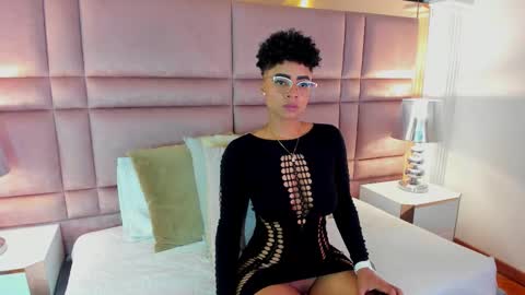  lucia wallace  online show from September 15, 2025, 10:43 pm