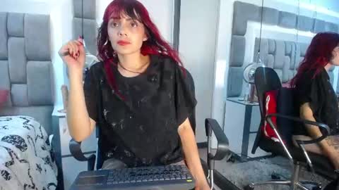 Snapshot of lucie_red chatting on June 11, 2026, 12:32 am Lucie Red online show from June 11, 2026, 12:32 am