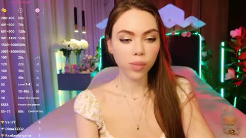 MimiFors online show from November 30, 2025, 4:55 pm